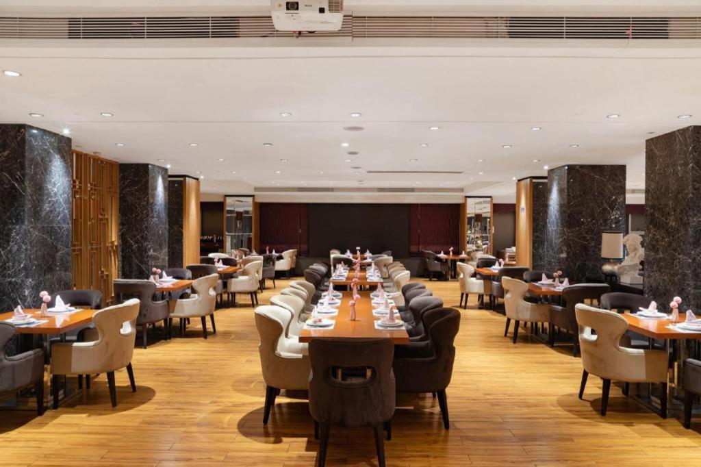 Leisure Hotel Dongguan  Exterior photo