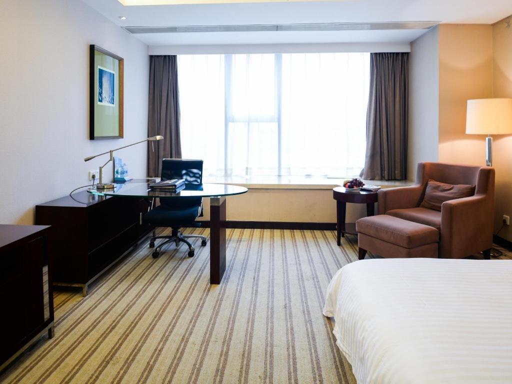 Leisure Hotel Dongguan  Exterior photo