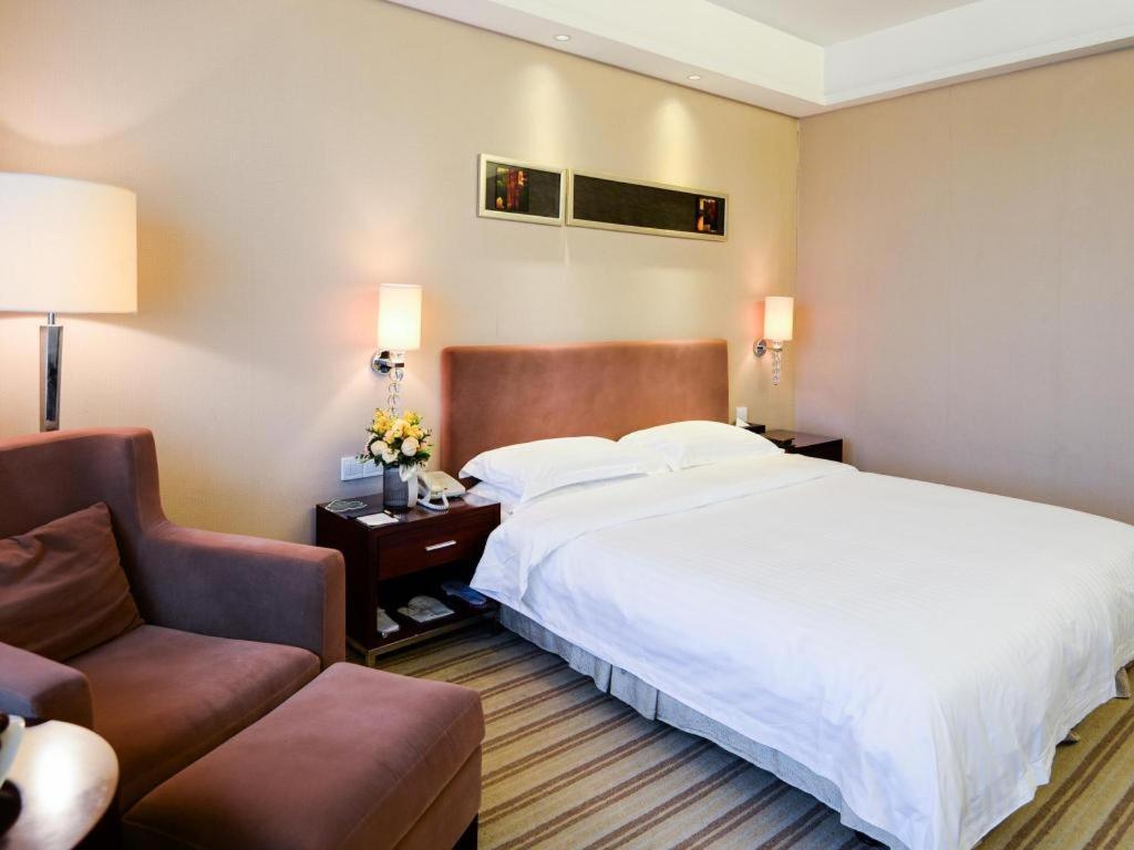 Leisure Hotel Dongguan  Exterior photo