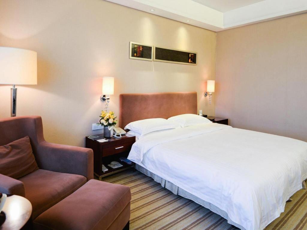 Leisure Hotel Dongguan  Exterior photo